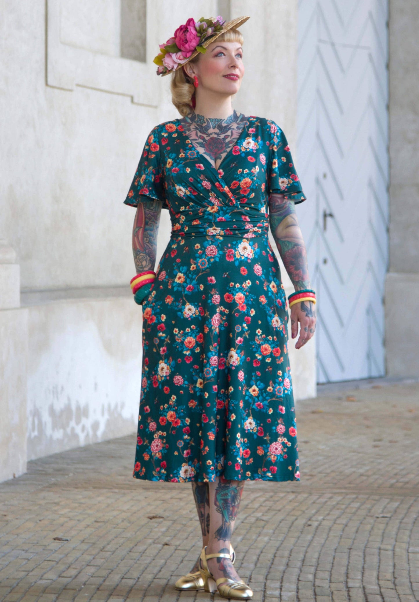 Donna butterfly-sleeved dress in green vintage floral