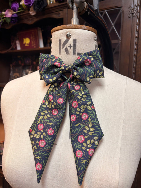 “Hatter” Bow tie in Briar rose fabric