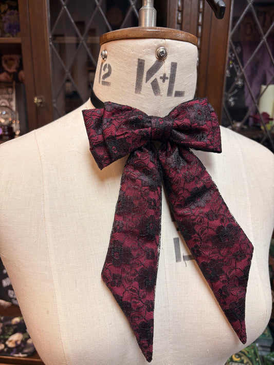 “Hatter” Bow tie in wine and black lace