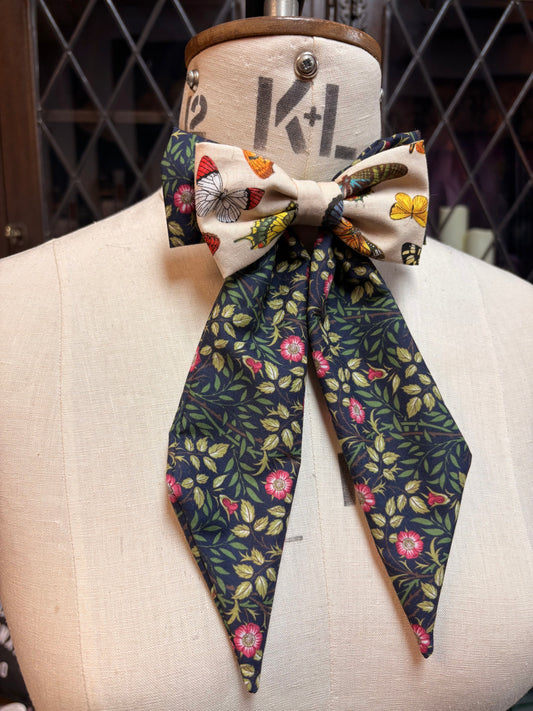 “Hatter” Bow tie in Briar rose & entomology fabric