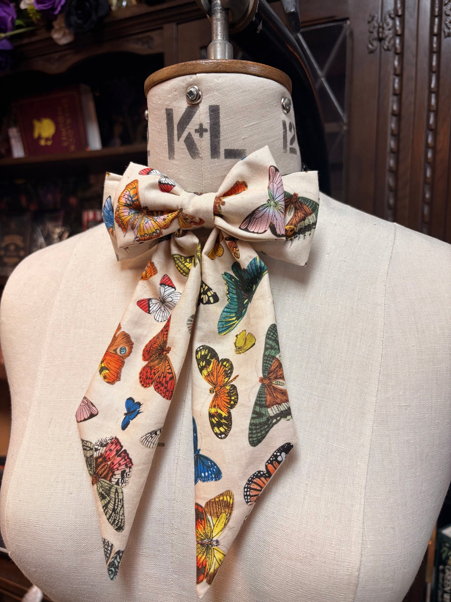 “Hatter” Bow tie in Entomology Print