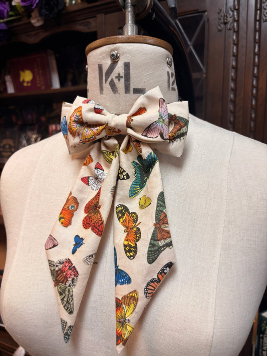 “Hatter” Bow tie in Entomology Print